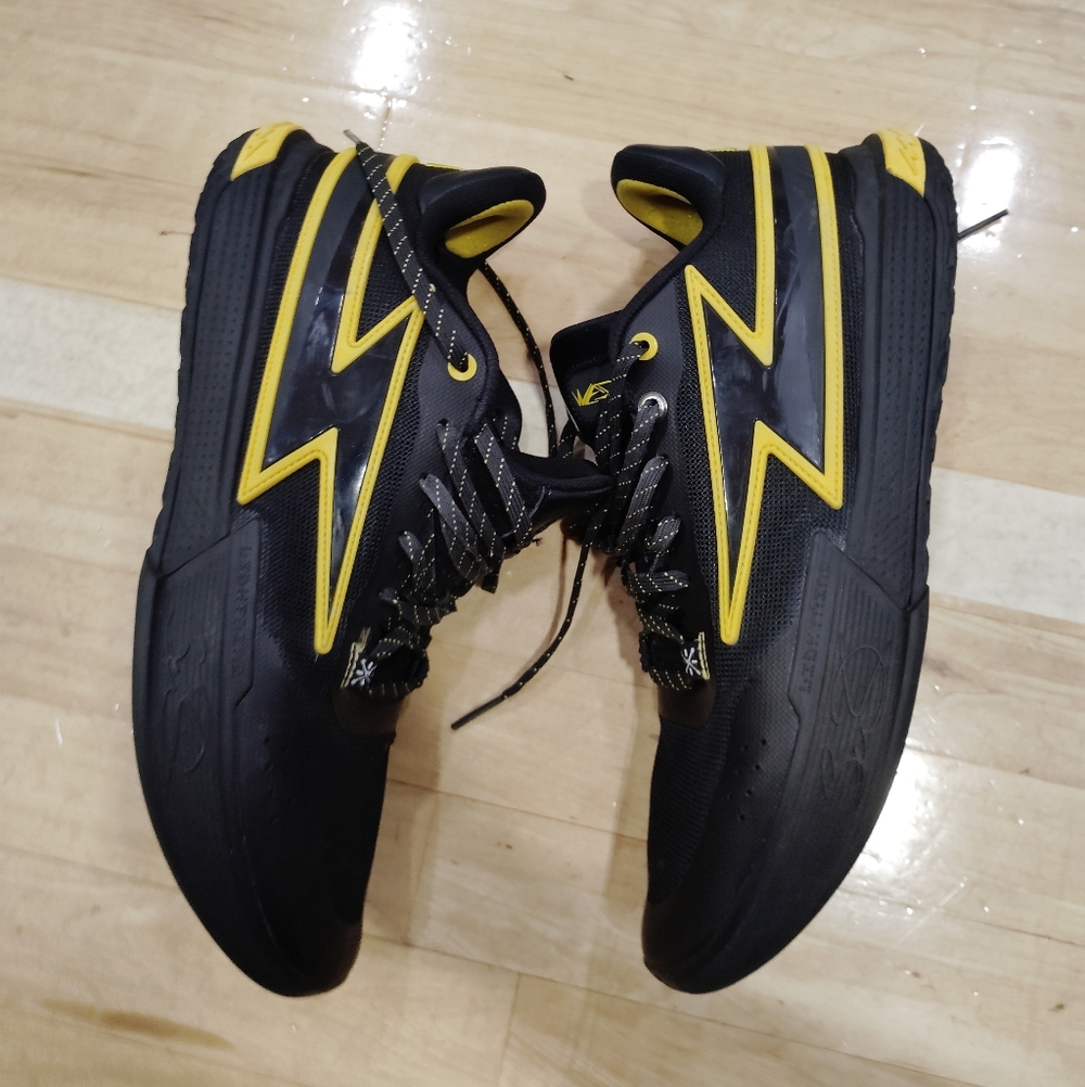 Li Ning Wade Flash "Caution"